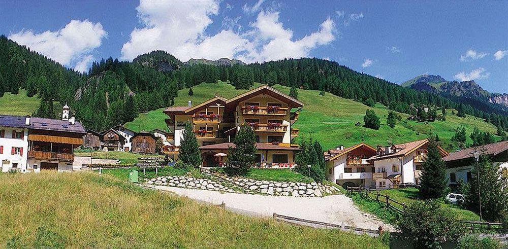Hotel Dolomites Inn Canazei Bagian luar foto