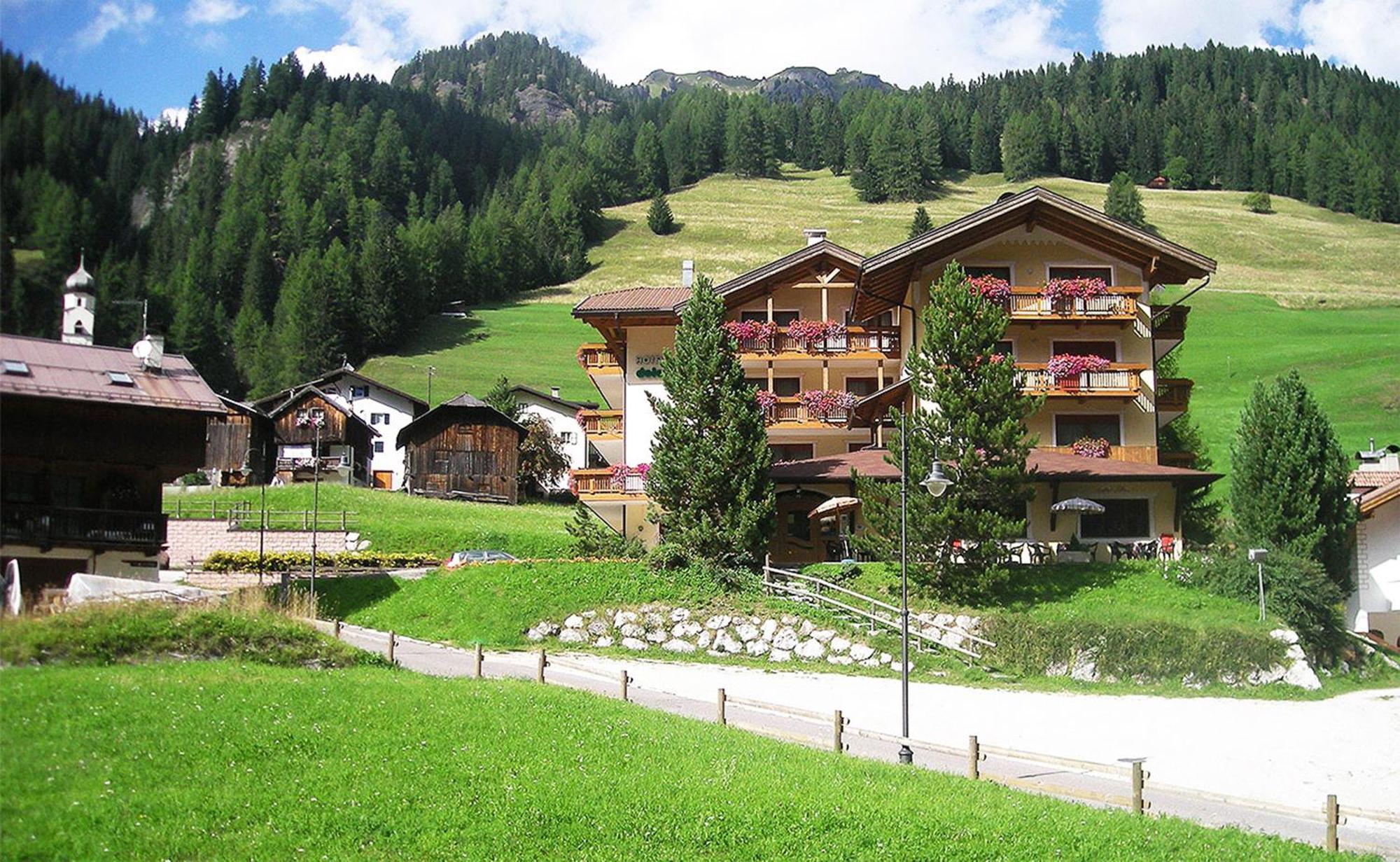 Hotel Dolomites Inn Canazei Bagian luar foto