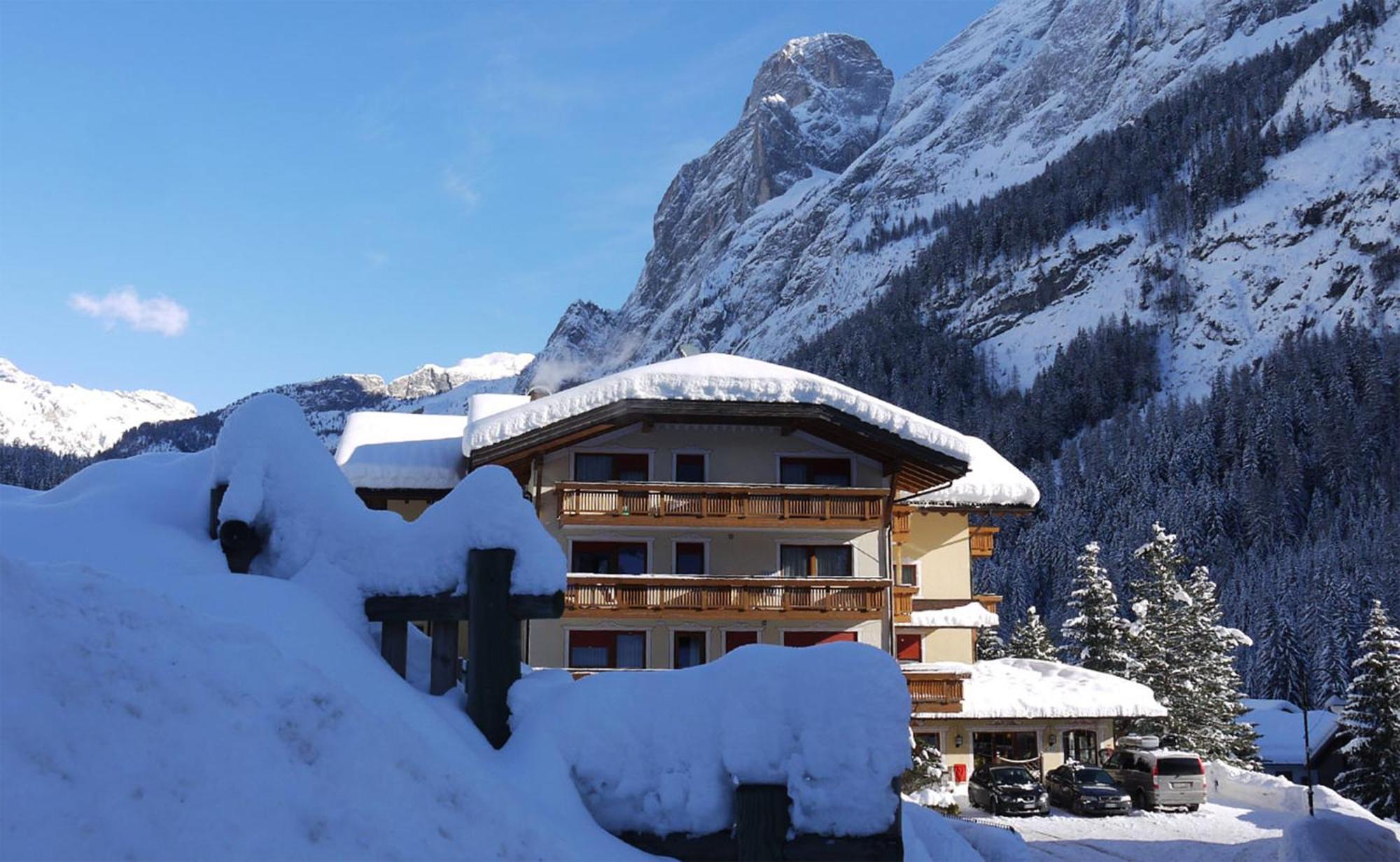 Hotel Dolomites Inn Canazei Bagian luar foto