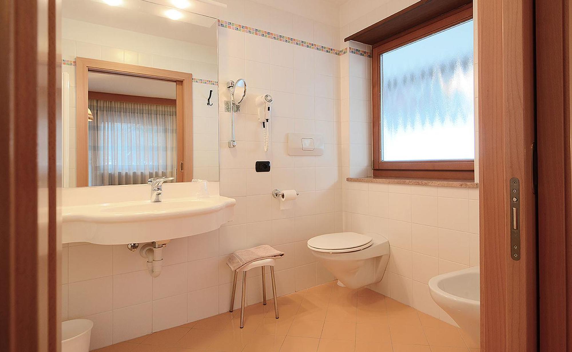 Hotel Dolomites Inn Canazei Bagian luar foto