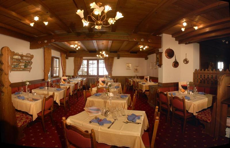 Hotel Dolomites Inn Canazei Bagian luar foto
