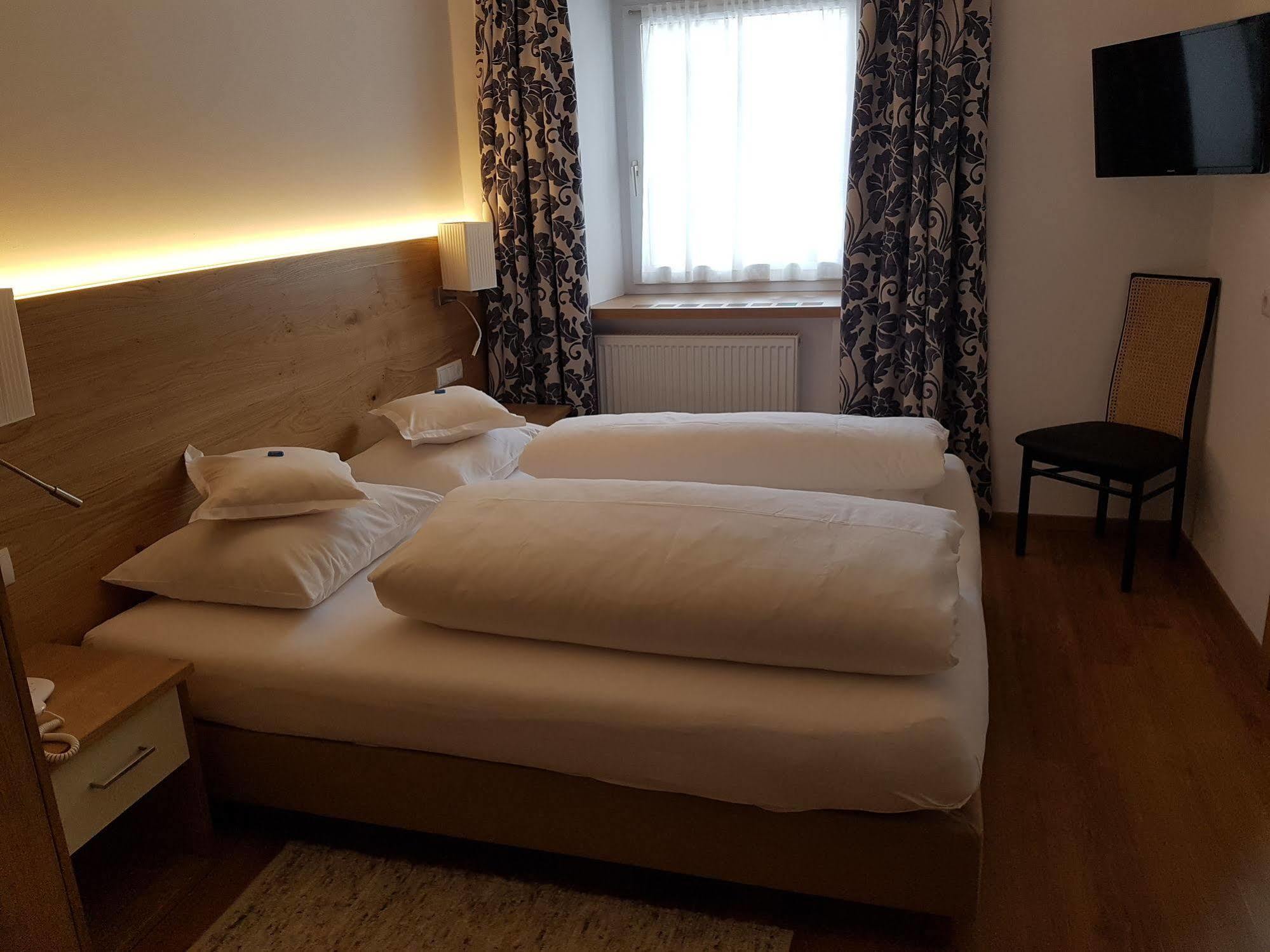 Hotel Dolomites Inn Canazei Bagian luar foto