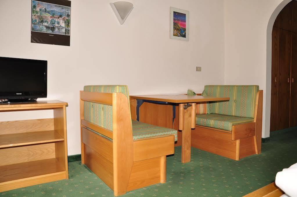 Hotel Dolomites Inn Canazei Bagian luar foto