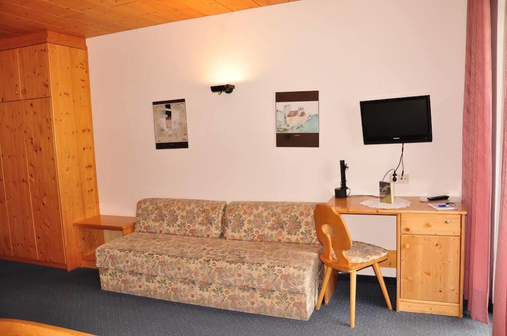 Hotel Dolomites Inn Canazei Bagian luar foto