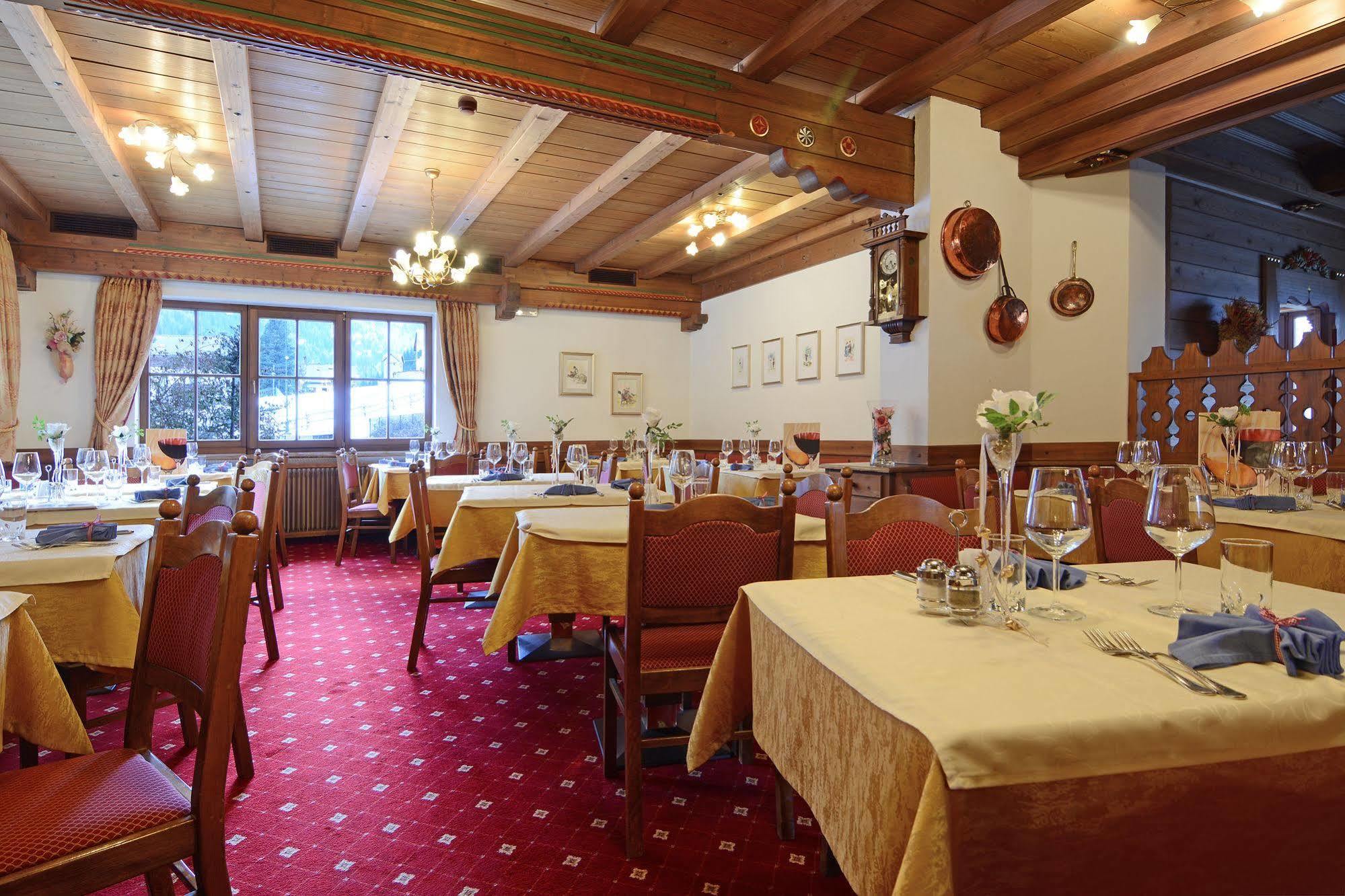 Hotel Dolomites Inn Canazei Bagian luar foto