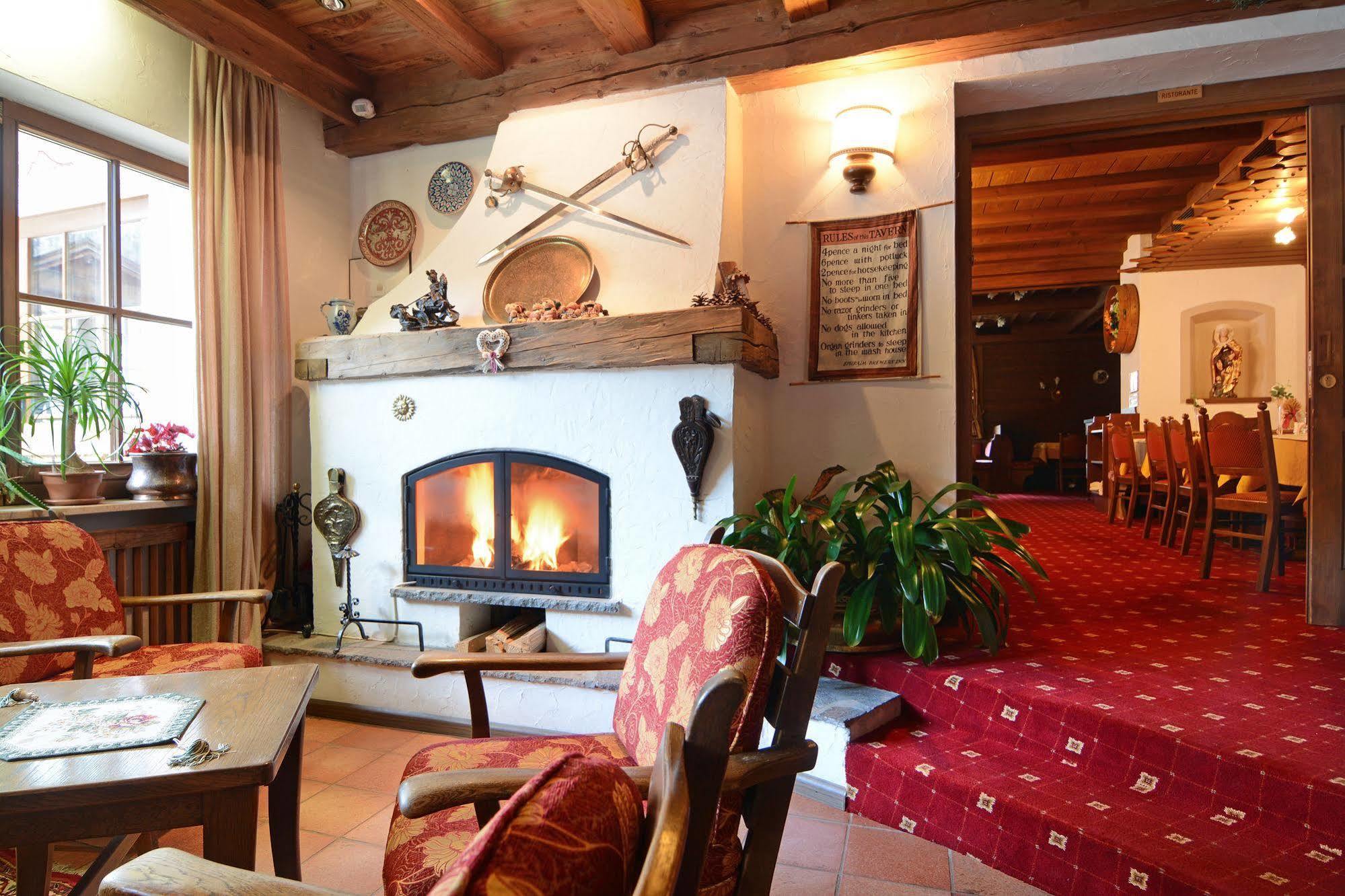 Hotel Dolomites Inn Canazei Bagian luar foto