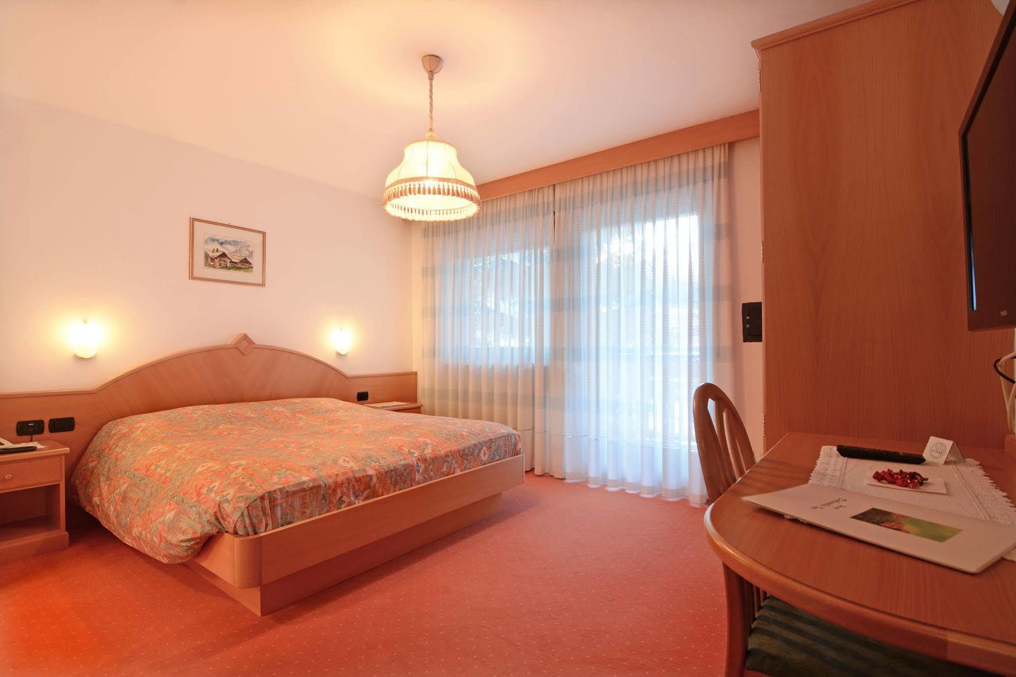Hotel Dolomites Inn Canazei Bagian luar foto