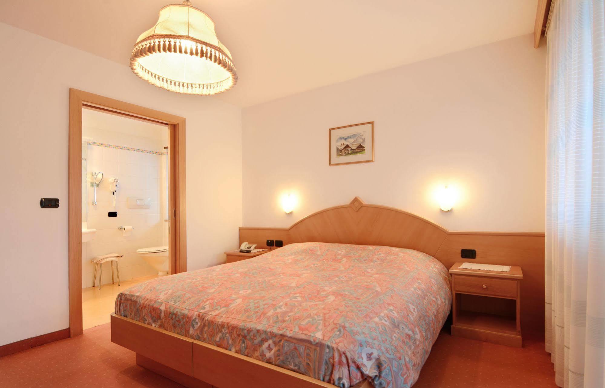 Hotel Dolomites Inn Canazei Bagian luar foto